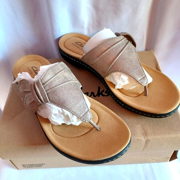 Clarks Laurieann Rae Floral Toe-Post Sandal Taupe Metallic Size 9 - Picture 3 of 5